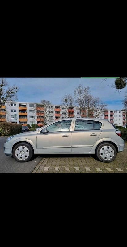 Grau Gebraucht 2006 Opel Astra Limousine | 3.000 € (Teuer) - Bild 1/4