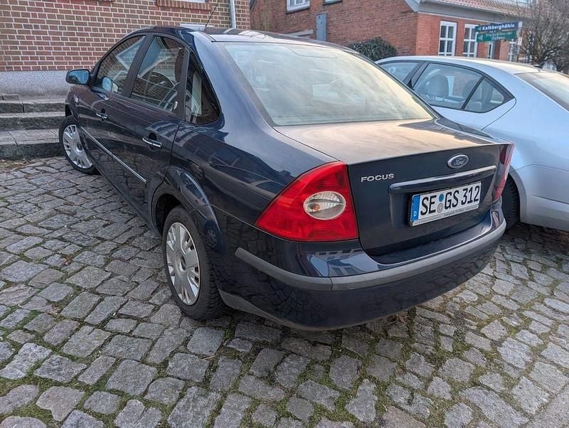Gebraucht Ford Focus Ghia 101 PS (74 kW) 2006 Blau Limousine