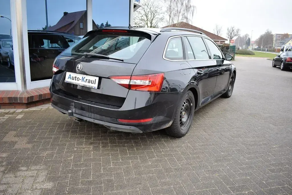 Gebraucht Skoda Superb Ambition 150 PS (110 kW) 2015 Schwarz Kombi