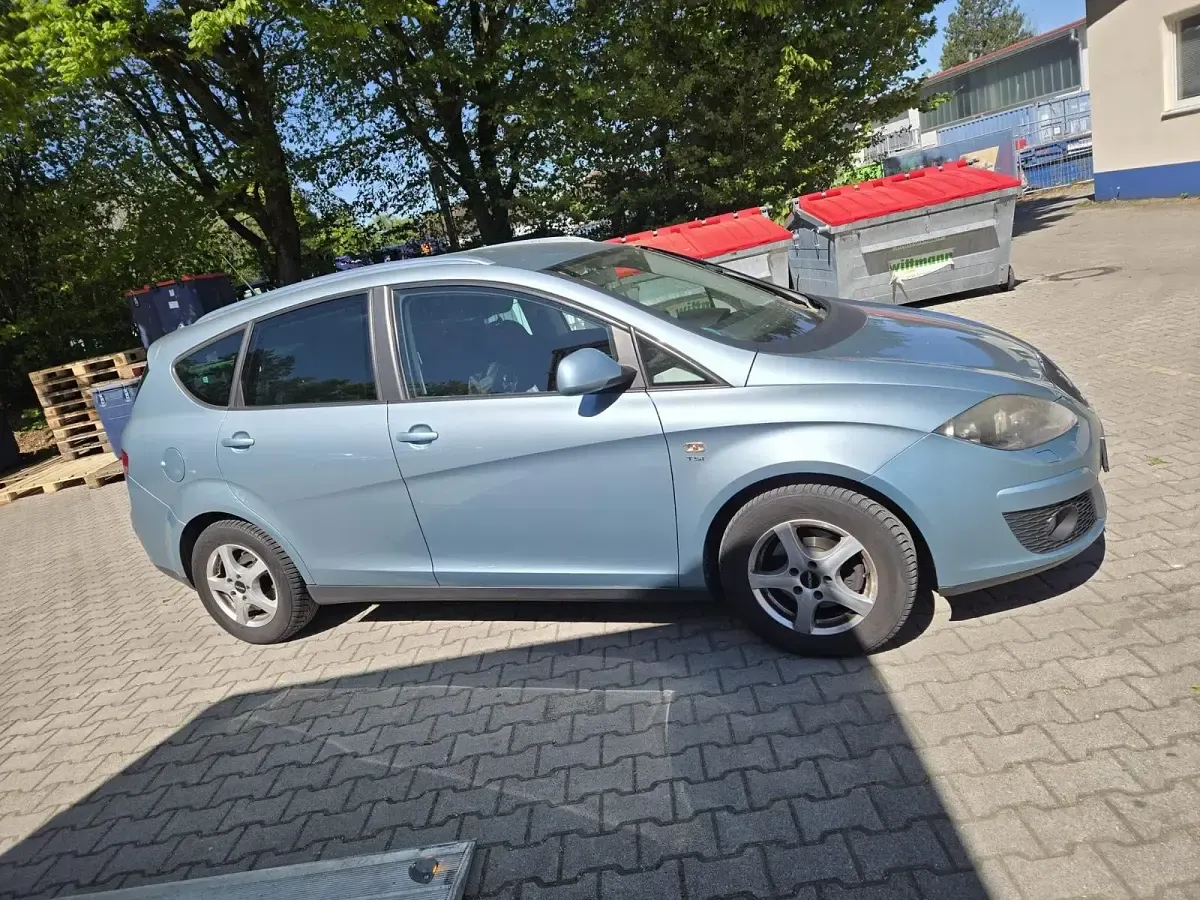 Gebraucht Seat Altea 125 PS (91 kW) 2010 Blau Kleinwagen