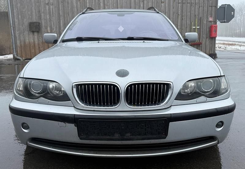 Silber Gebraucht 2004 BMW 320 Kombi | 999 € (Superpreis) - Bild 1/4