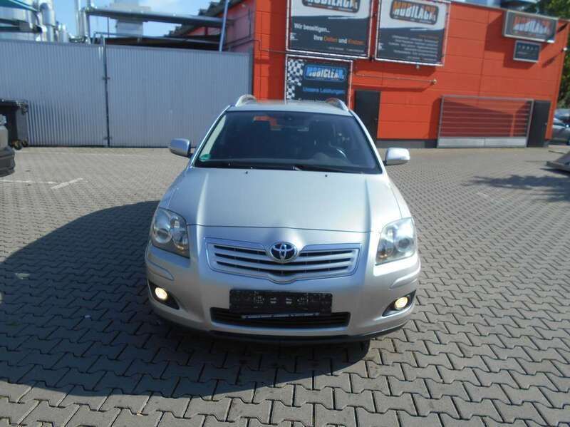 Silber Gebraucht 2006 Toyota Avensis Sol Kombi | 1.799 € (Fairer Preis) - Bild 1/4