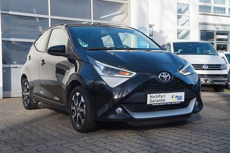 Black mica Gebraucht 2019 Toyota Aygo Connect Style Kleinwagen | 10.990 € (Fairer Preis) - Bild 1/4