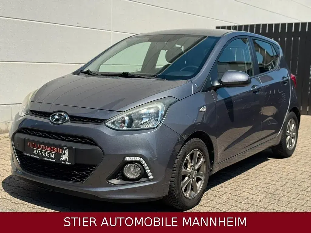 Gebraucht Hyundai i10 Edition 67 PS (49 kW) 2015 Grau Kleinwagen