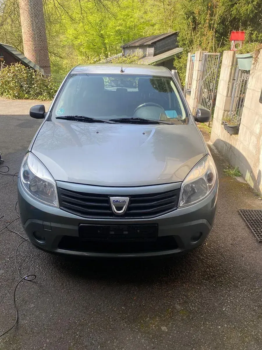 Second-hand Dacia Sandero 75 CP (55 kW) 2010 Gri Berlinǎ