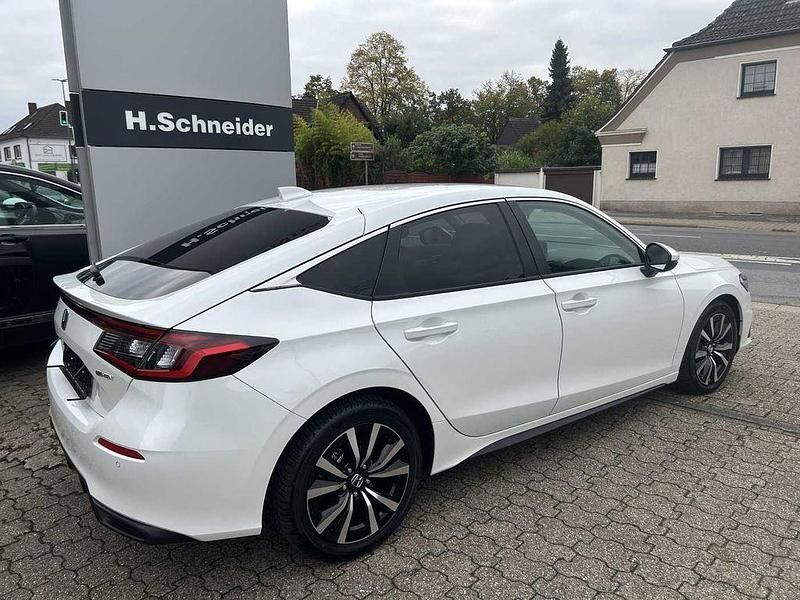 Gebraucht Honda Civic Elegance 143 PS (105 kW) 2024 Weiß Limousine