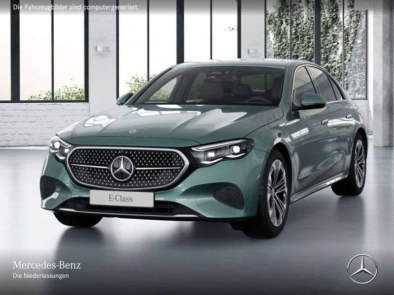 Gebraucht Mercedes E300 Avantgarde 313 PS (230 kW) 2023 Verdesilber Limousine