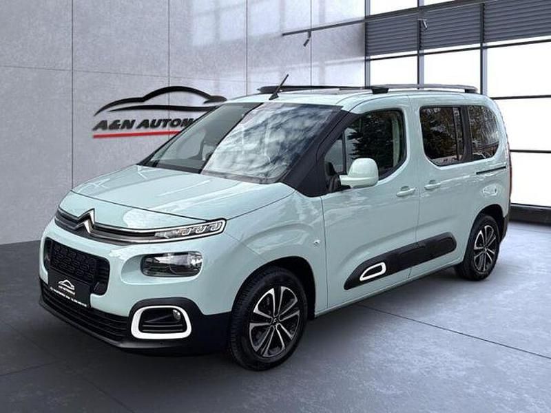 Grün Gebraucht 2019 Citroën Berlingo Feel Van / Kleinbus | 16.490 € (Fairer Preis) - Bild 1/4