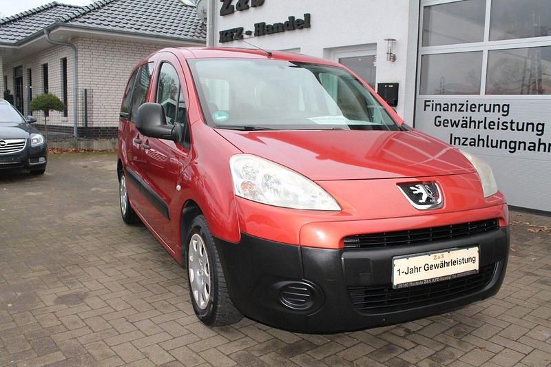 Rot Gebraucht 2010 Peugeot Partner Tepee Tendance Van / Kleinbus | 7.000 € (Teuer) - Bild 1/3
