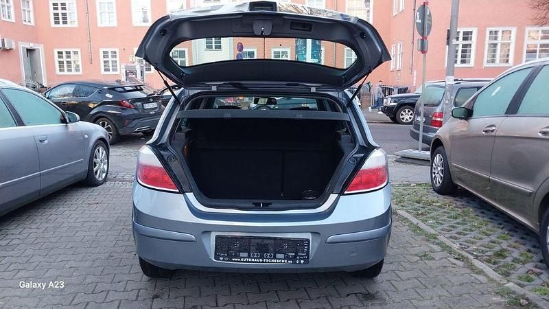 Gebraucht Opel Astra Edition 90 PS (66 kW) 2005 Silber Limousine