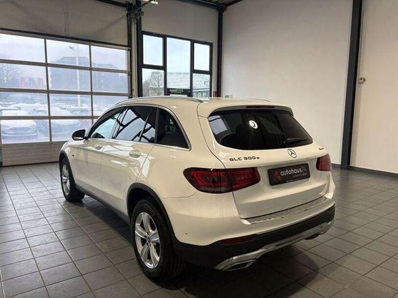 Gebraucht Mercedes GLC300e 320 PS (235 kW) 2021 Weiß SUV