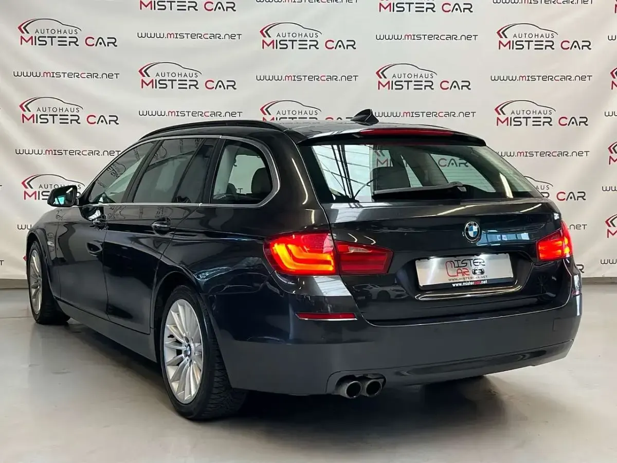 Gebraucht BMW 530 Sport Line 245 PS (180 kW) 2011 Sophistograu brillanteffekt me Kombi