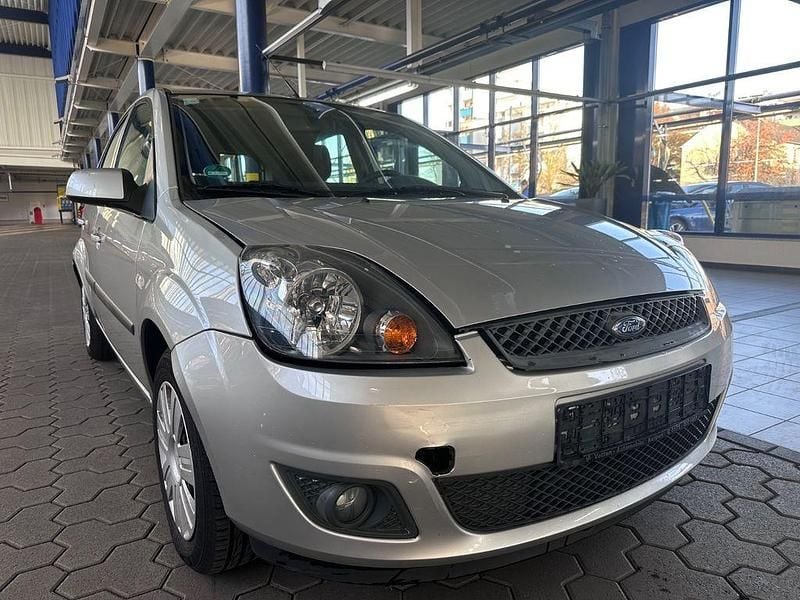Gebraucht Ford Fiesta 80 PS (58 kW) 2007 Silber Kleinwagen