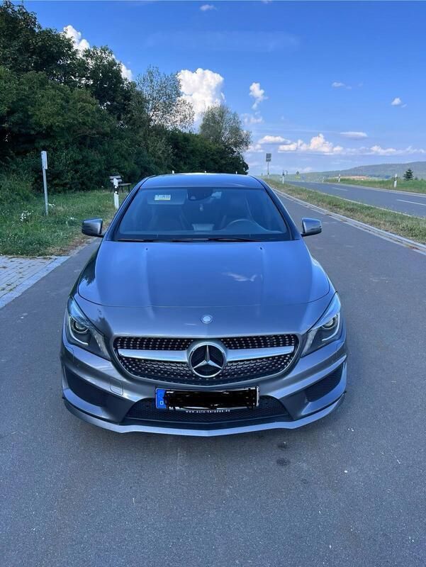 Grau Gebraucht 2014 Mercedes CLA180 AMG line Limousine | 17.000 € (Etwas zu teuer) - Bild 1/4