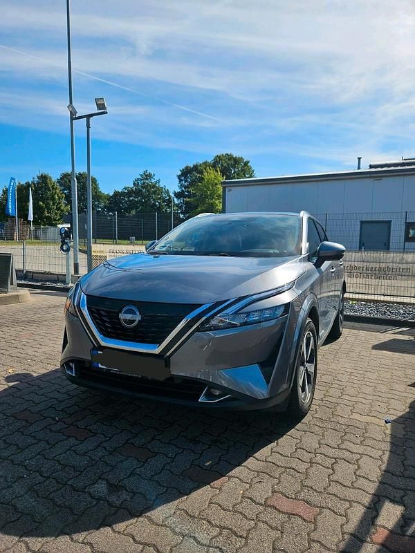 Grau Gebraucht 2023 Nissan Qashqai N-Connecta SUV | 26.500 € (Teuer) - Bild 1/4