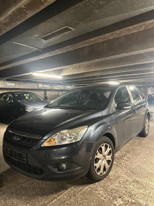 Gebraucht Ford Focus 130 PS (95 kW) 2009 Blau Kleinwagen