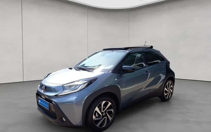 Celestite grey metallic/ dach Neu 2025 Toyota Aygo X SUV | 19.840 € - Bild 1/4