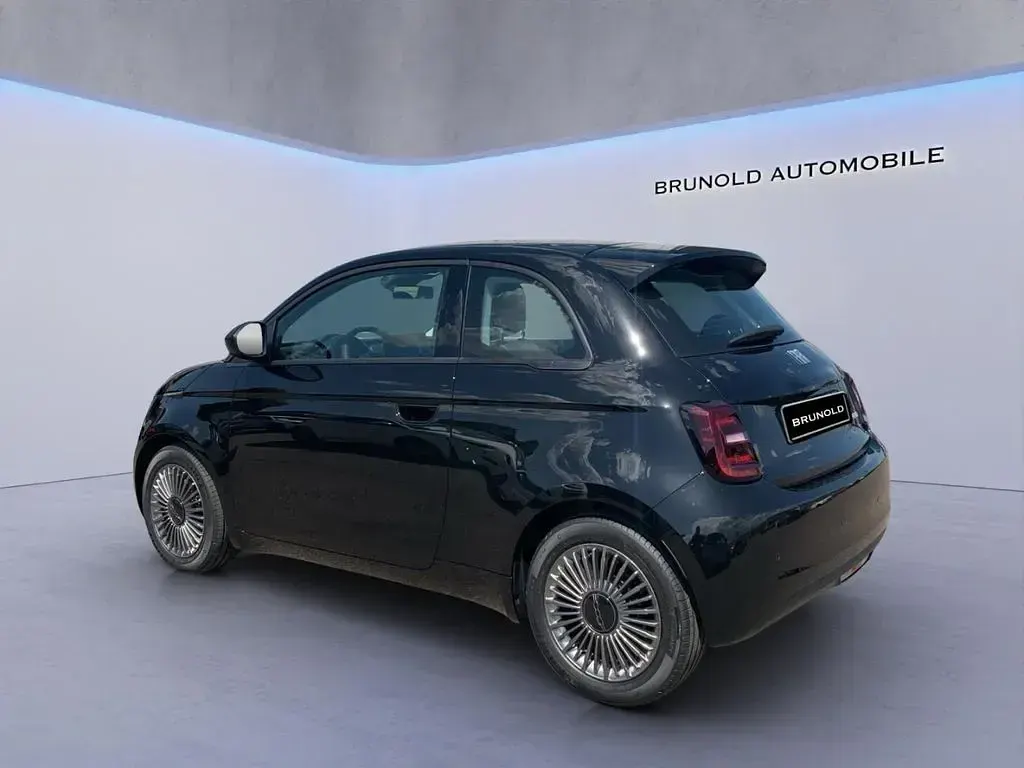 Neu Fiat 500 Icon 65 PS (47 kW) 2026 Schwarz Limousine