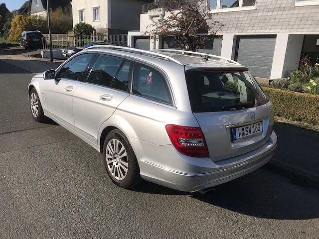 Gebraucht Mercedes C200 184 PS (135 kW) 2011 Silber Limousine