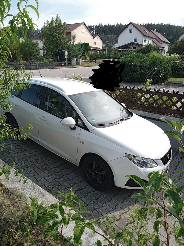 Weiß Gebraucht 2011 Seat Ibiza ST Kombi | 4.600 € (Fairer Preis) - Bild 1/4