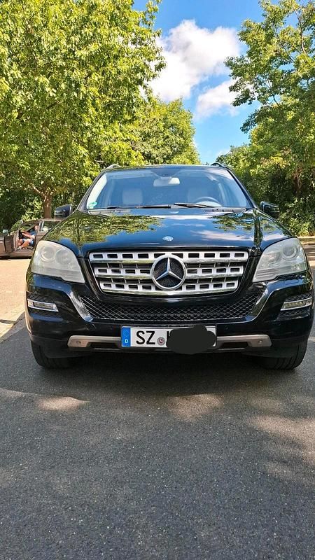 Gebraucht Mercedes ML350 231 PS (169 kW) 2010 Schwarz SUV
