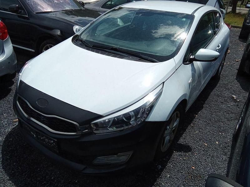 Weiß Gebraucht 2015 Kia ProCeed Edition 7 Kleinwagen | 2.200 € - Bild 1/4