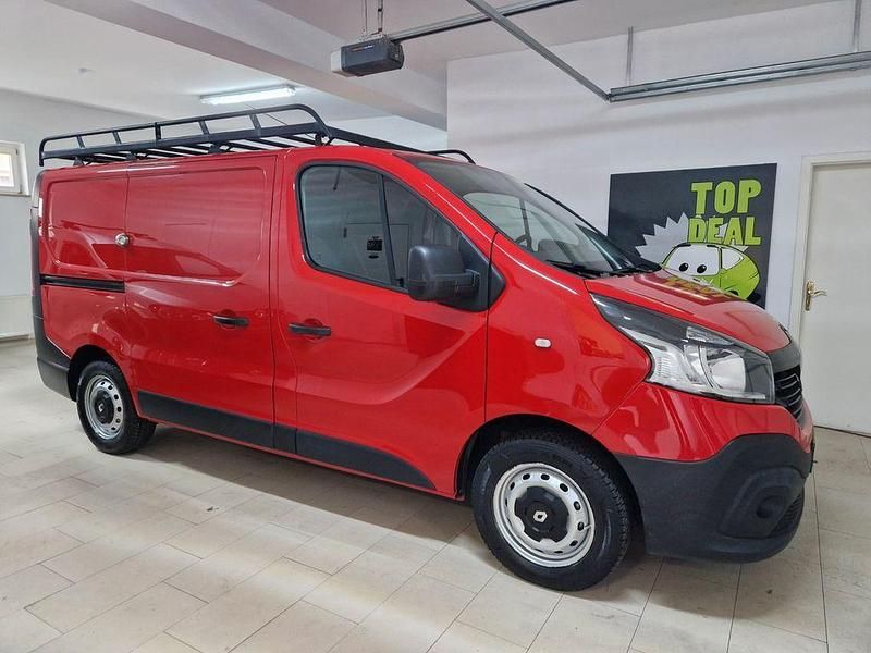 Gebraucht Renault Trafic 90 PS (66 kW) 2015 Rot Van / Kleinbus