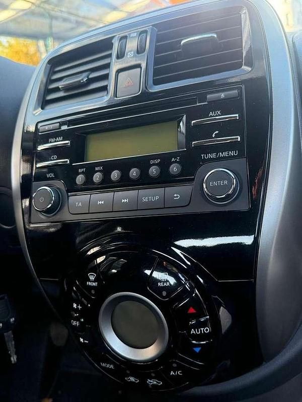 Gebraucht Nissan Micra 80 PS (58 kW) 2014 Silber Kleinwagen