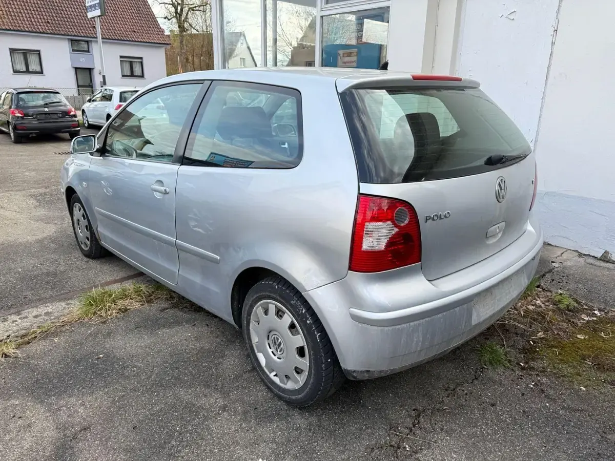 Gebraucht VW Polo Basis 64 PS (47 kW) 2002 Silber Limousine