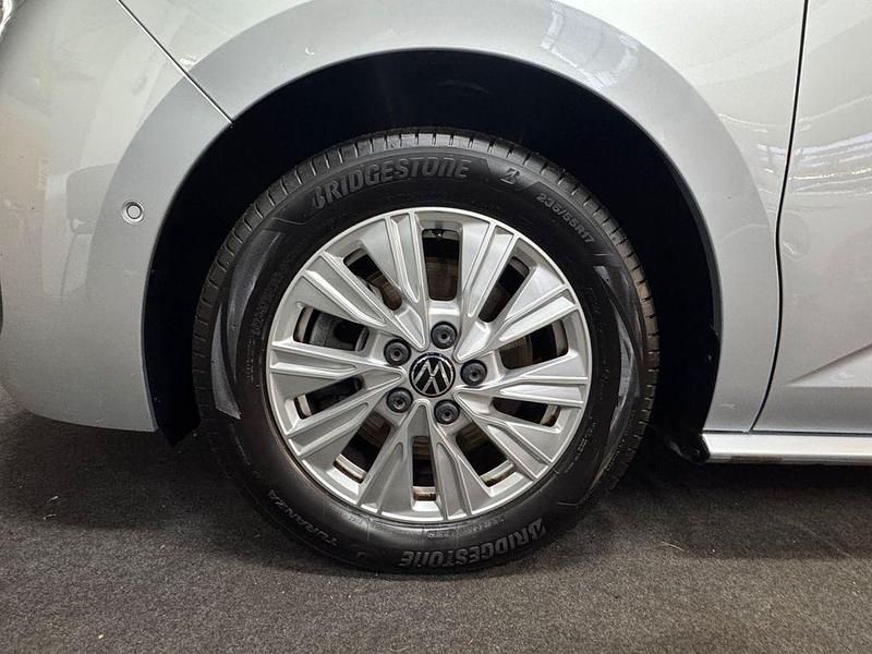 Gebraucht VW Multivan Basis 150 PS (110 kW) 2022 Reflexsilber metallic Van