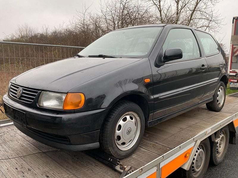 Schwarz Gebraucht 1998 VW Polo Kleinwagen | 499 € (Fairer Preis) - Bild 1/4