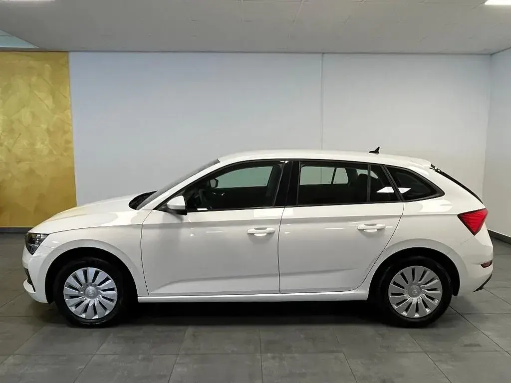Używany Skoda Scala Cool Plus 95 KM (69 kW) 2023 Biały Hatchback