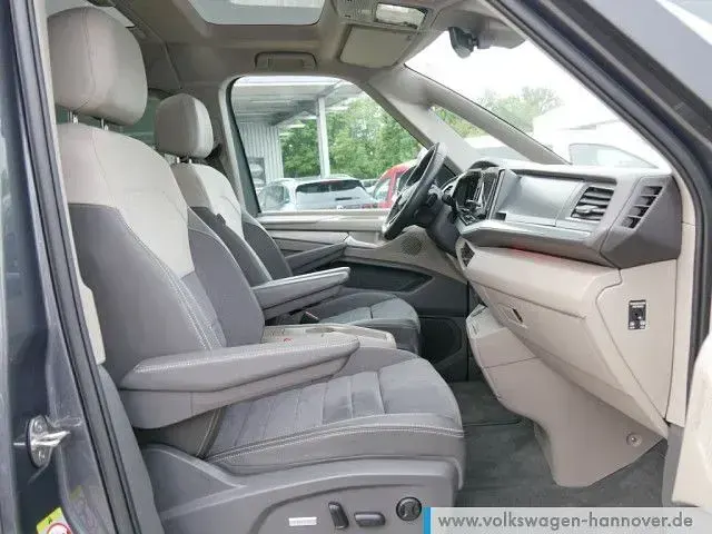 Gebraucht VW Multivan Edition 204 PS (150 kW) 2023 Indiumgrau metallic Van / Kleinbus