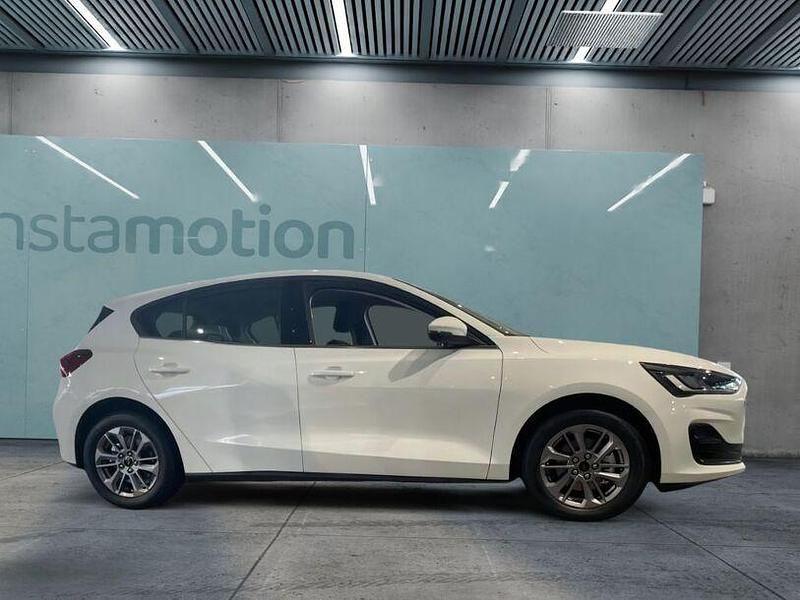 Gebraucht Ford Focus Titanium 125 PS (91 kW) 2024 Weiß Limousine