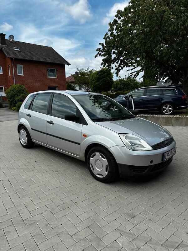 Silber Gebraucht 2004 Ford Fiesta Kleinwagen | 1.400 € (Fairer Preis) - Bild 1/4