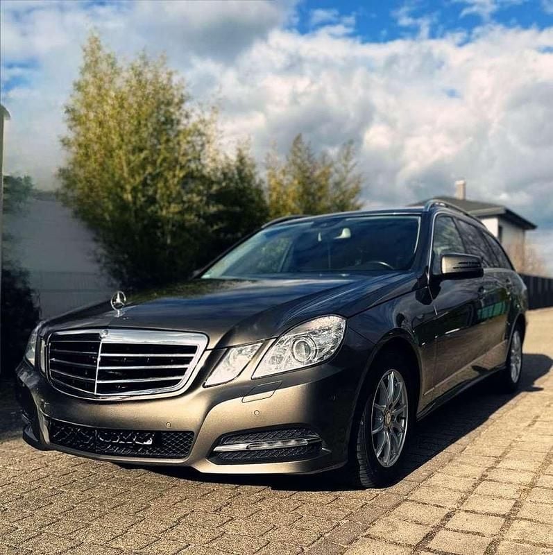 Gebraucht Mercedes E220 Avantgarde 170 PS (125 kW) 2012 Grau Kombi