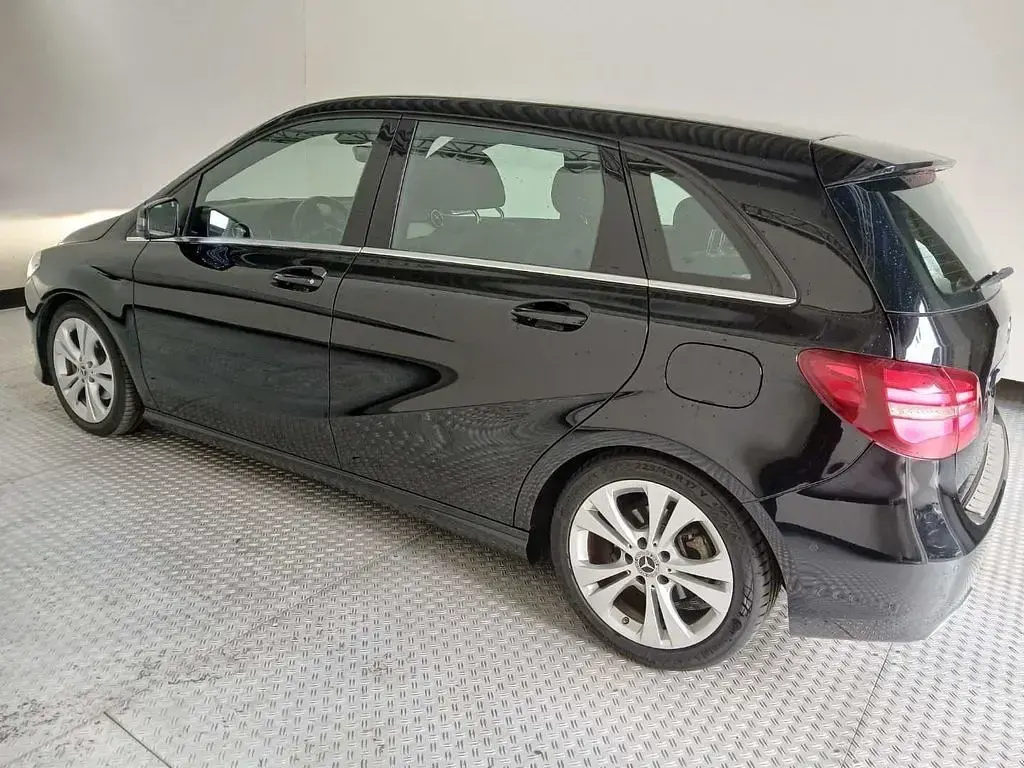 Gebraucht Mercedes B200 Style 156 PS (114 kW) 2018 Schwarz Kleinwagen