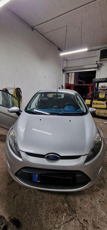 Gebraucht Ford Fiesta 60 PS (44 kW) 2009 Silber Kleinwagen
