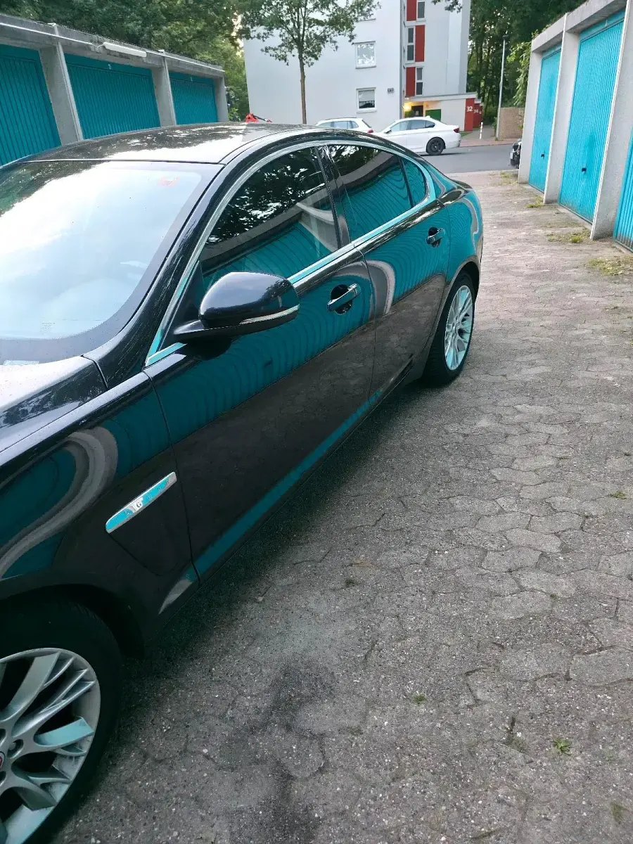 Gebraucht Jaguar XF 241 PS (177 kW) 2011 Schwarz Limousine