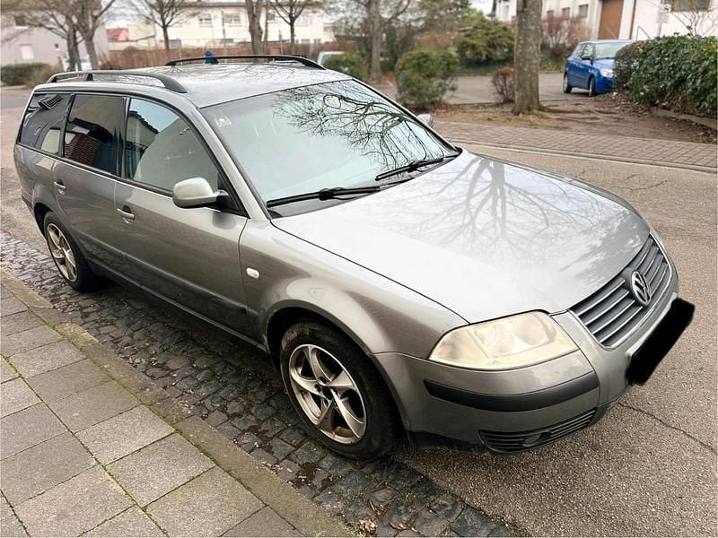 Grau Gebraucht 2002 VW Passat Kombi | 1.250 € (Guter Preis) - Bild 1/4