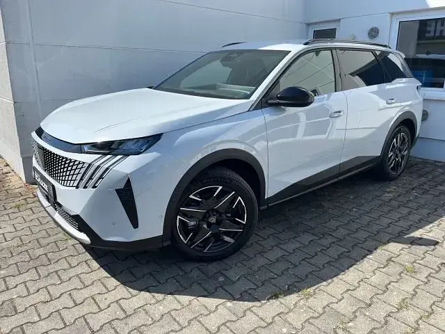 Gebraucht Peugeot 5008 Allure 136 PS (100 kW) 2024 Okenit weiß metallic SUV