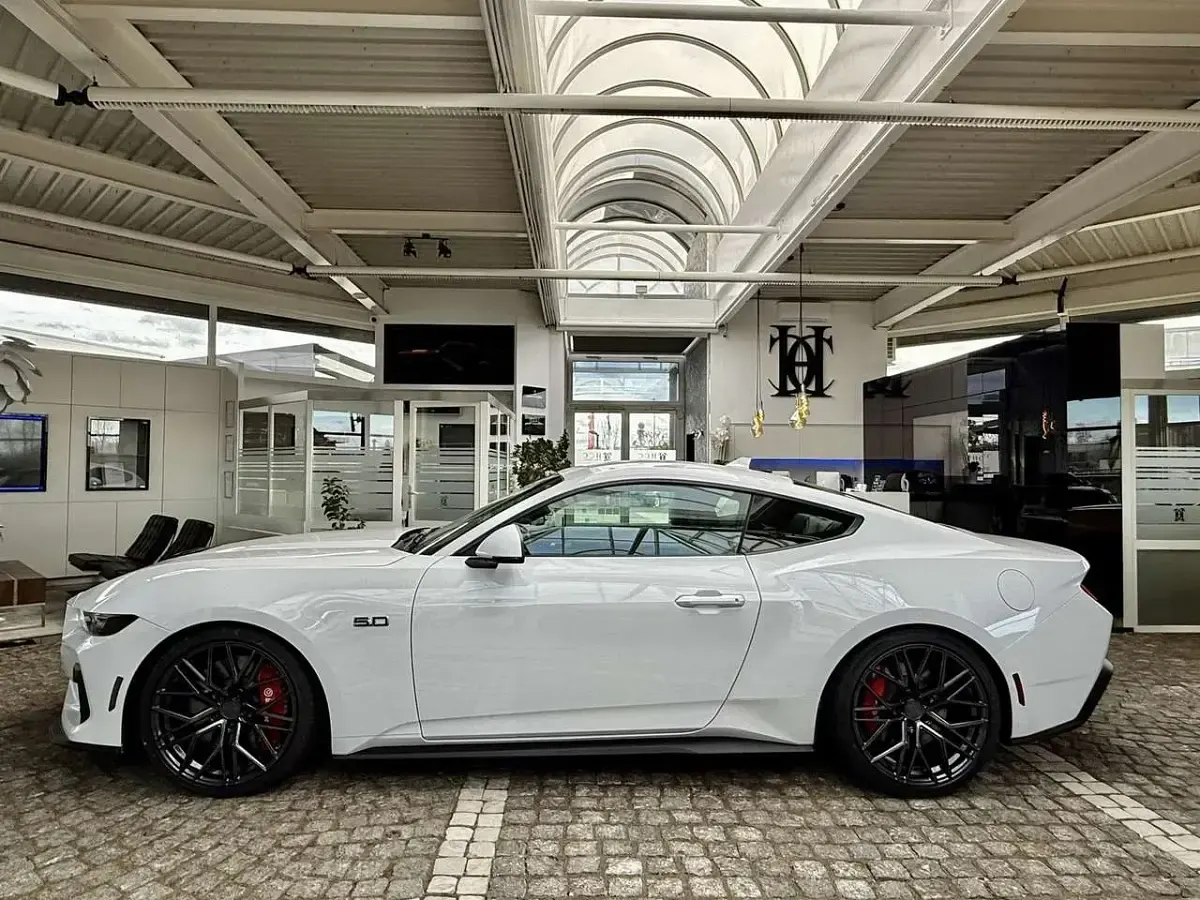 Neu Ford Mustang GT Fastback 446 PS (328 kW) 2025 Oxfordwhite Coupé