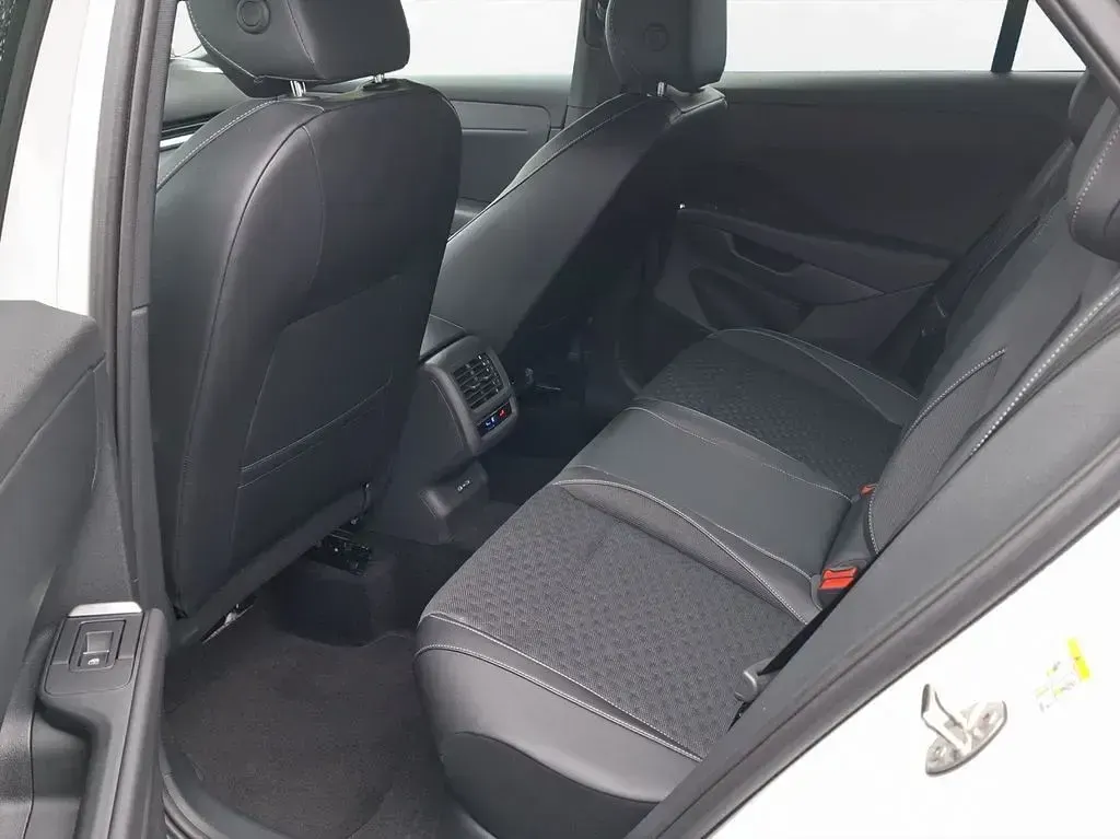 Neu VW T-Roc R-line 150 PS (110 kW) 2026 Pure white SUV