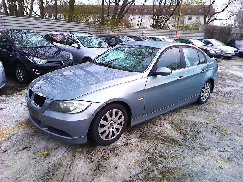 Gebraucht BMW 320 143 PS (105 kW) 2008 Grau Limousine