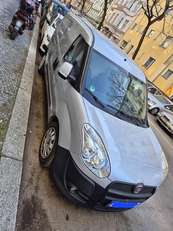 Gebraucht Fiat Doblò 90 PS (66 kW) 2014 Silber Van / Kleinbus