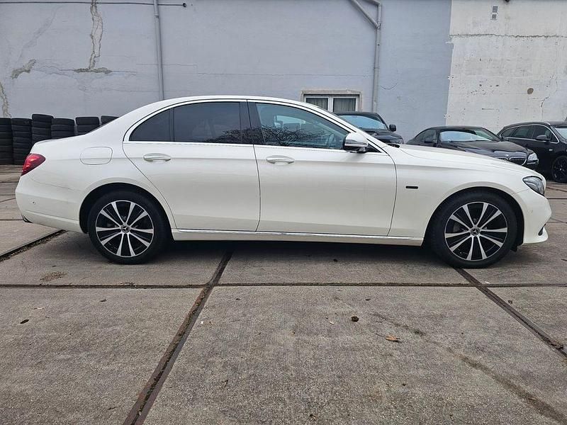 Gebraucht Mercedes E300 194 PS (142 kW) 2019 Weiß Limousine