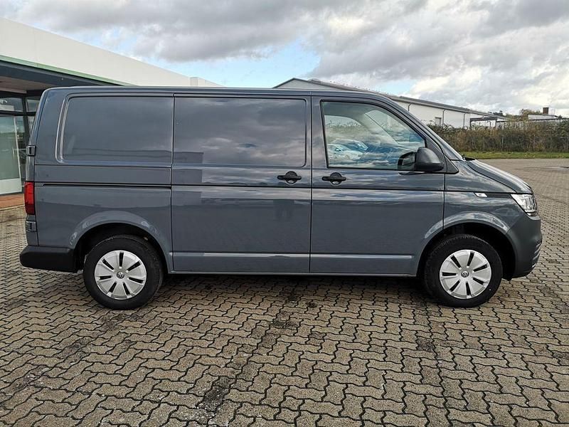 Gebraucht VW Transporter 90 PS (66 kW) 2024 Grau Van