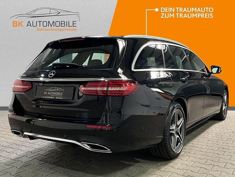 Gebraucht Mercedes E300 AMG 211 PS (155 kW) 2021 Schwarz Van / Kleinbus