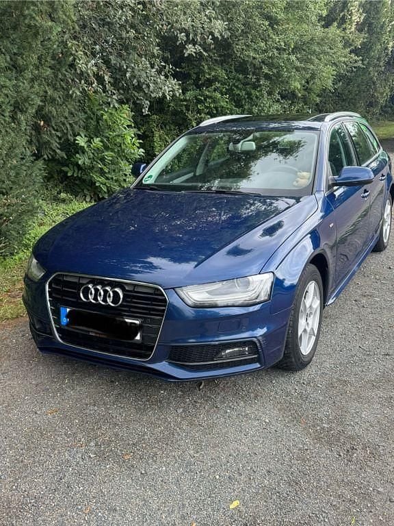Blau Gebraucht 2015 Audi A4 Ambiente Limousine | 9.700 € (Guter Preis) - Bild 1/4