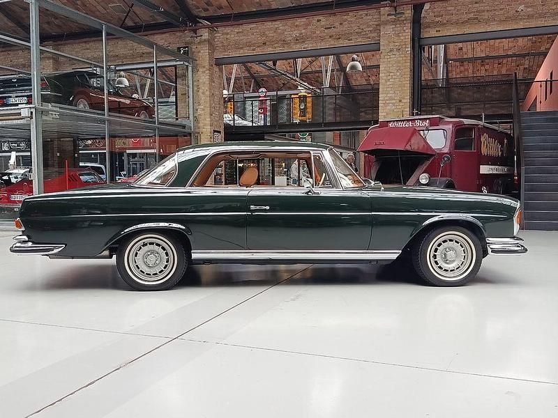 Db 268 dunkelgrün Gebraucht 1970 Mercedes 280 SE Coupé | 98.500 € - Bild 1/4
